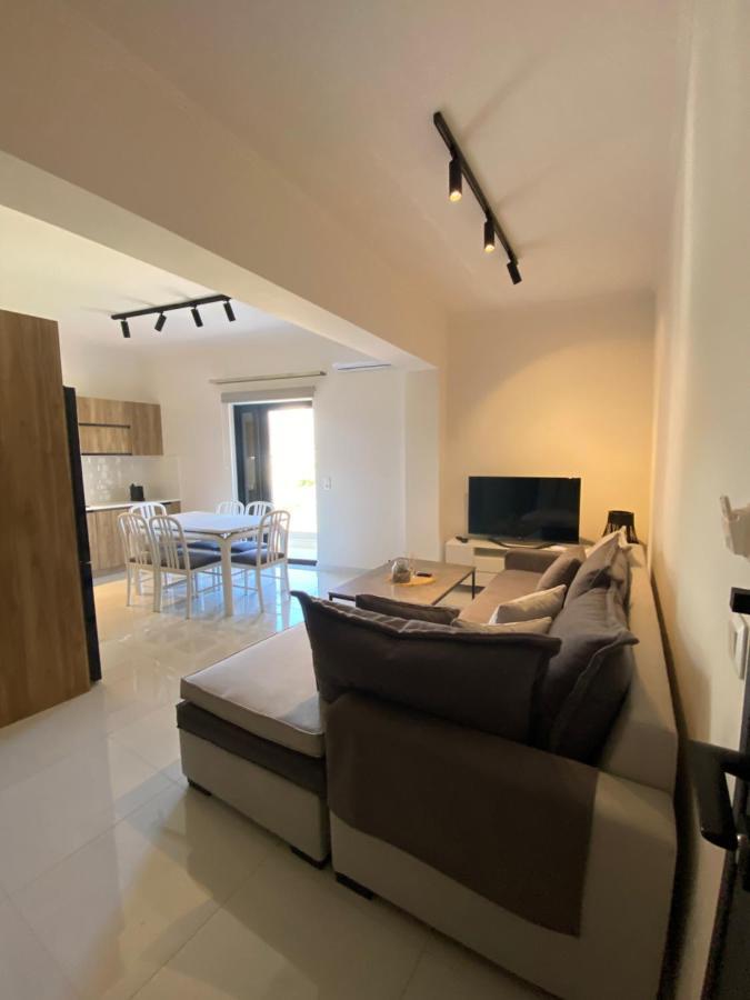 Medusa Luxury Apartments Finikounta Esterno foto